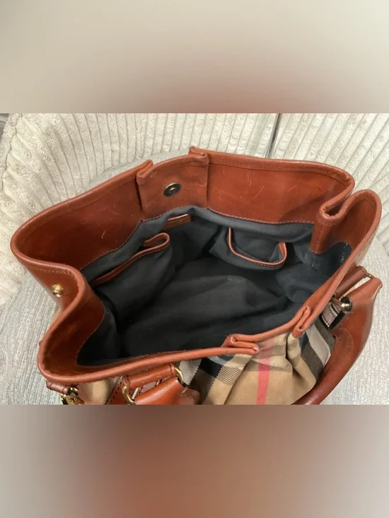 Burberry bags - Picture 12 of 16